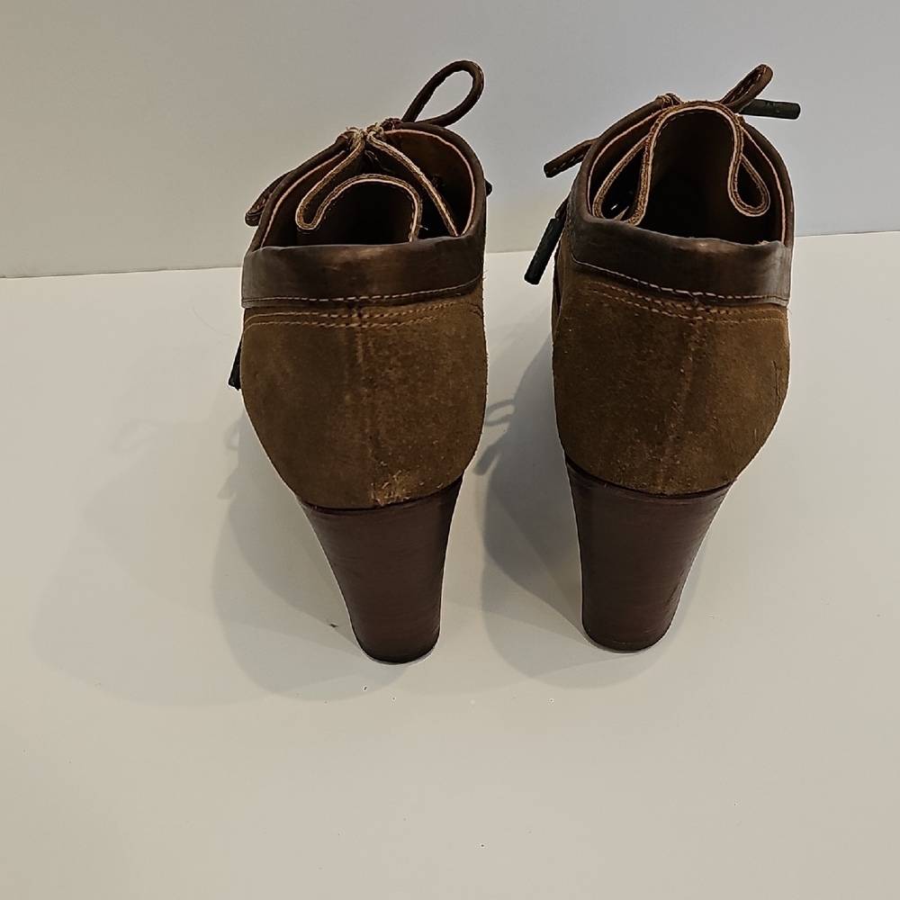 Frye Tan Suede Parker Oxford Low Ankle Cut Heeled Bootie Size 7B - Picture 5 of 9